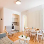 Cozy And Homely Getaway By Lovelystay