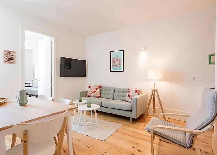 Cozy And Homely Getaway By Lovelystay